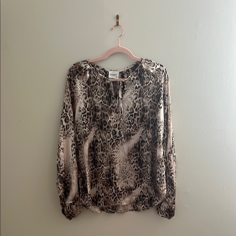 ANDREE BY UNIT Black and White Tie Front Blouse
